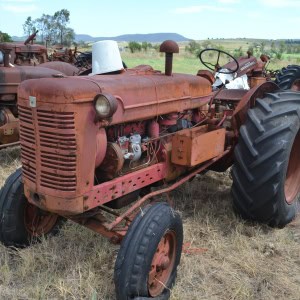 LOT 5 - MCCORMICK/I.H.C. AWD-6