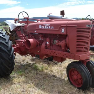 LOT 9 - MCCORMICK/I.H.C. FARMALL AM