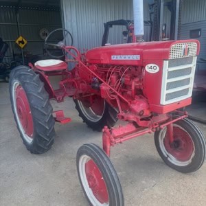 LOT 26 - FARMALL 140